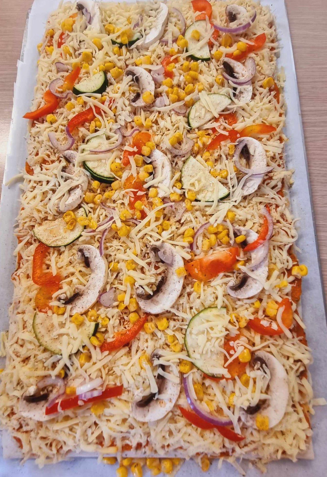 Bilde av ein pizza med vegetarfyll